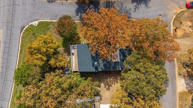 Photo - 102 Windwood Ln