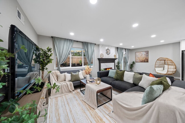 Building Photo - 9827 San Diego St Unit ID1283133P