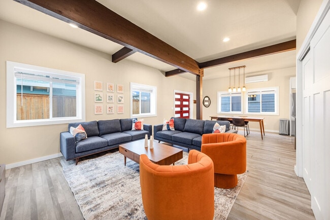 Building Photo - 917A 17th Ave Unit ID1370200P