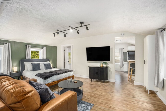 Photo - 37 Gold Ave NW Unit ID1346770P