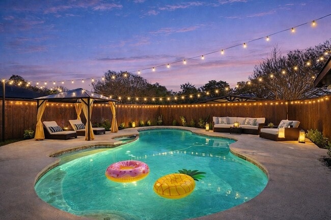 Building Photo - 3204 Lynbrook Dr