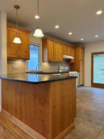 Photo - 37 Church St Unit 1