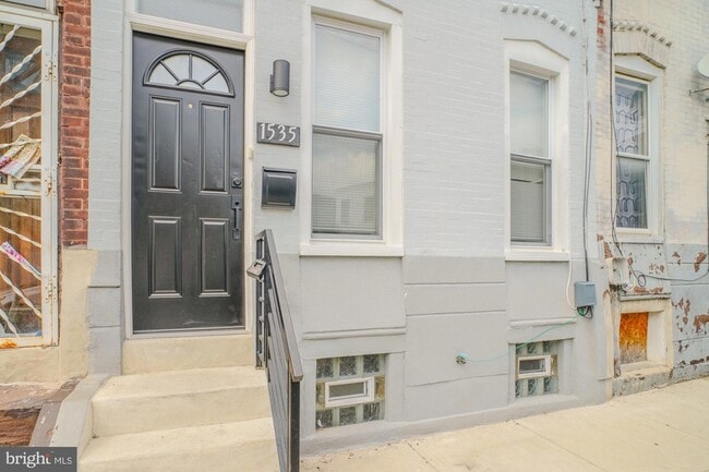 Building Photo - 1535 W Seltzer St