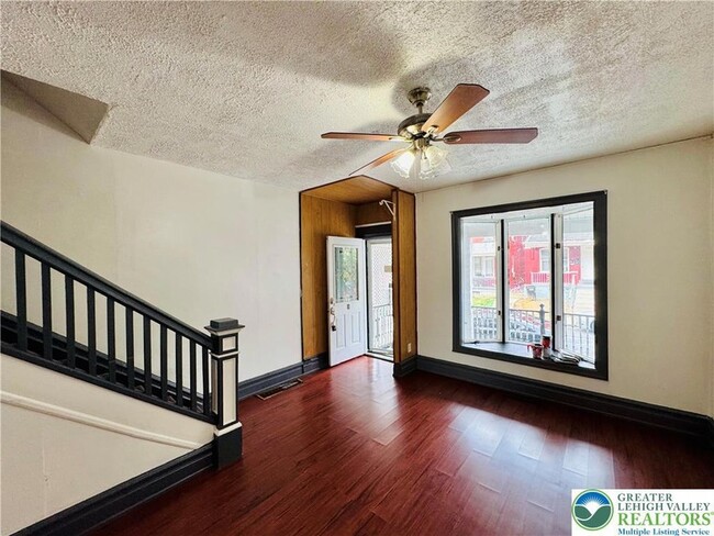 Photo - 637 N Penn St