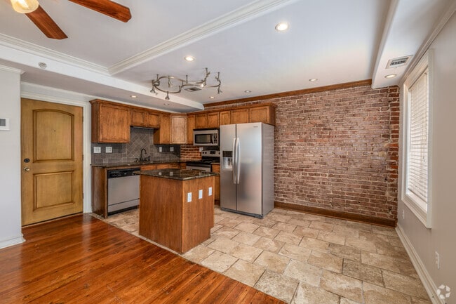 1BR, 1BA - 700SF - Kitchen and Dining Area - Baltimore Arms Apartments