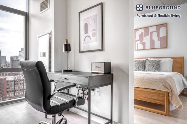 Photo - 311 W Illinois St Unit FL12-ID821