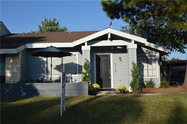 Building Photo - 518 Hunters Glen St