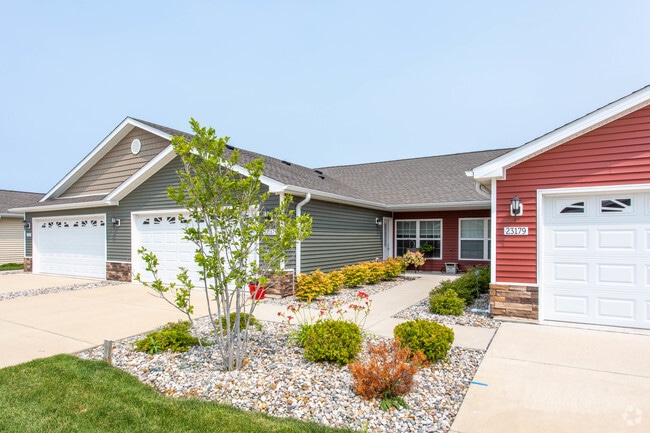 Photo - Redwood Macomb