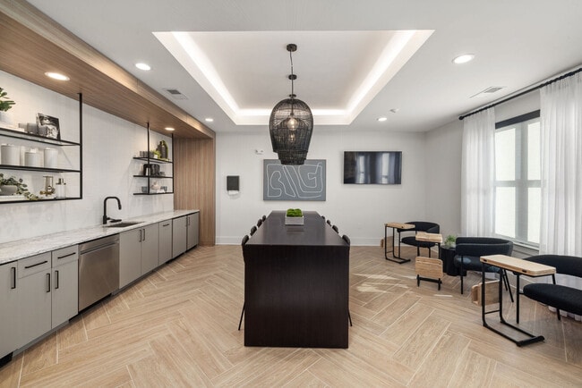 Photo - Alexander Crossing