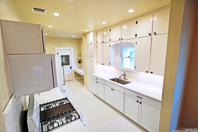 Photo - 412 E Myrtle St