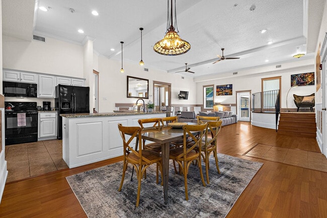 Photo - 92 Washington St Unit FL2-ID1281952P