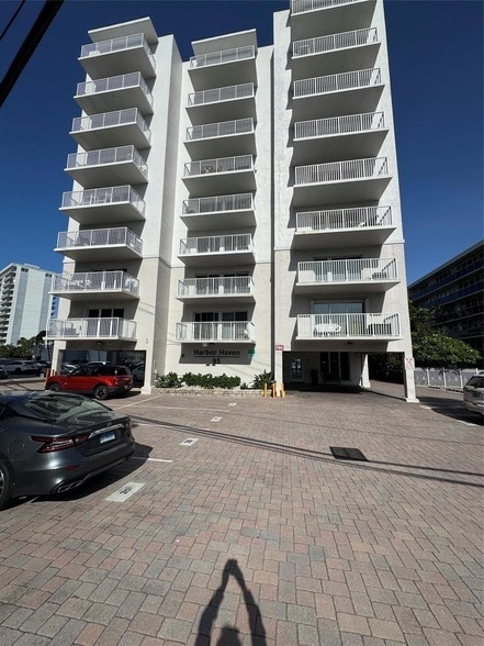 Building Photo - 95 N Birch Rd Unit 402