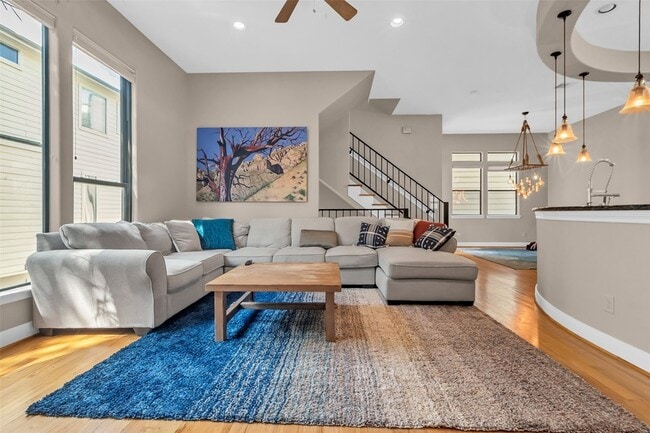 Photo - 2413 Ralph St