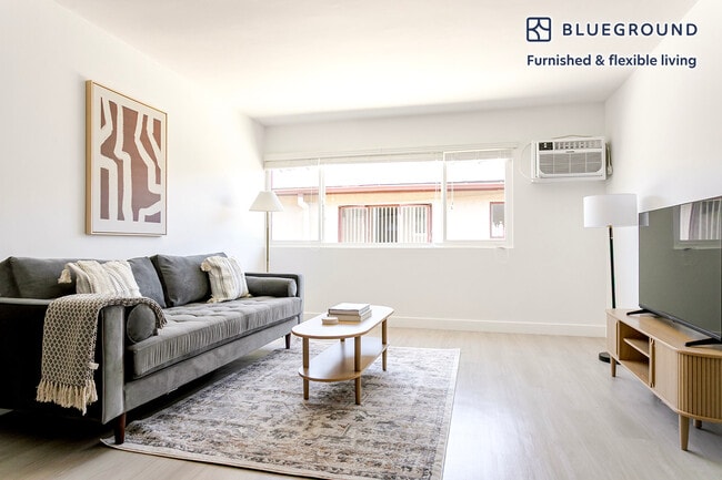 Building Photo - 4444 Hazeltine Ave Unit FL2-ID1413