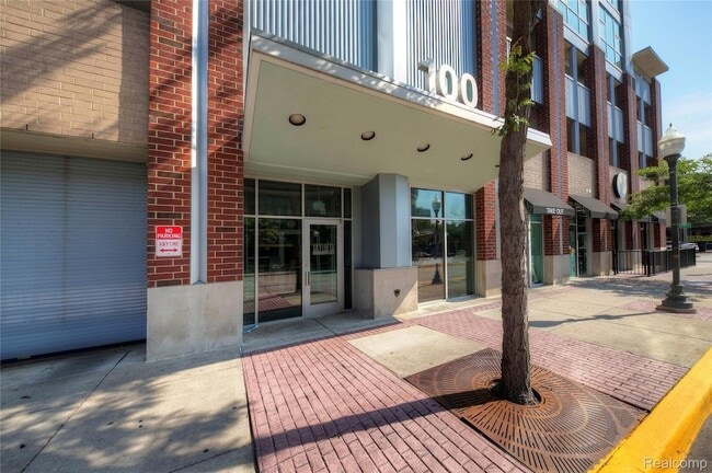 Building Photo - 100 W Fifth St Unit 610