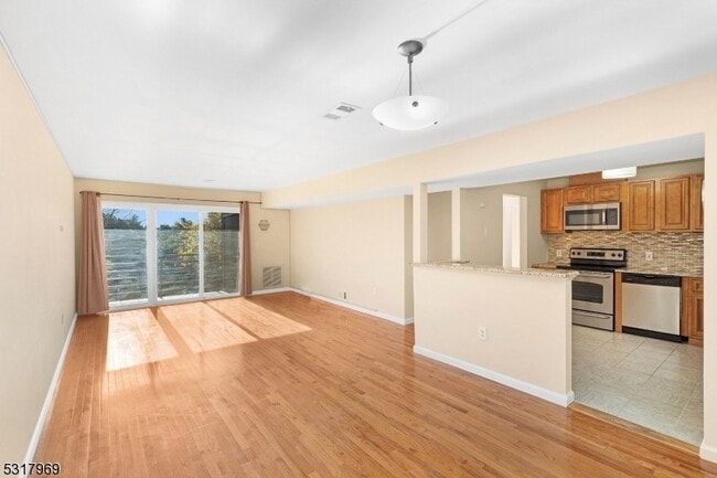 Photo - 41 Mt Kemble Ave