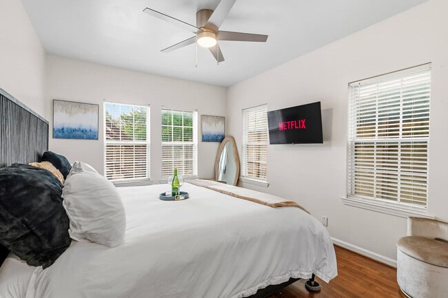 Photo - 1227 Peden St Unit SI ID1542678P