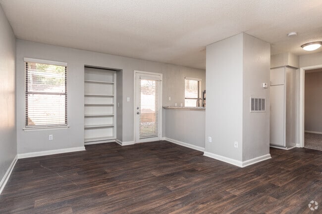 1BR, 1BA - 580SF Redwood Living Area - Sailboat Bay