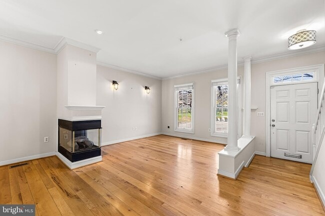 Photo - 211 W Hill St