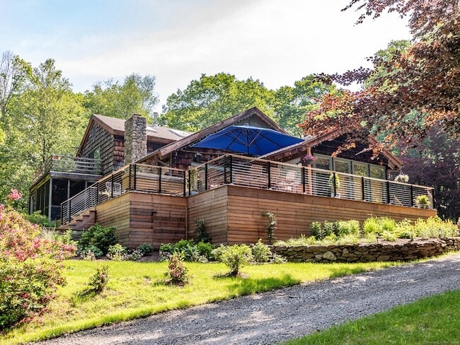 Photo - 203 Brick School Rd