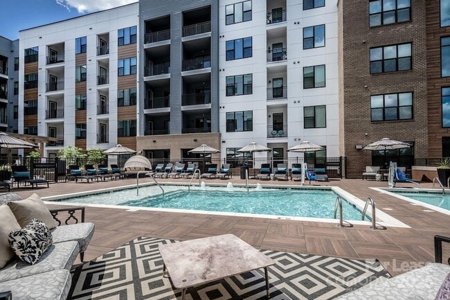 Photo - 101 W Morehead St Unit B1