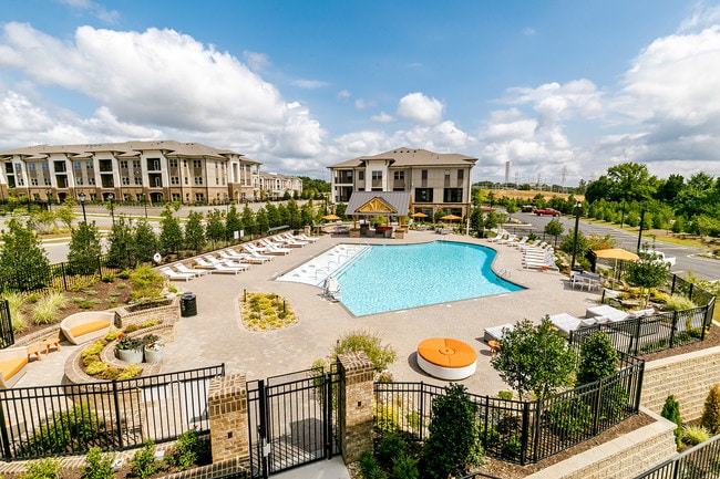 Photo - The Luxe of Huntersville