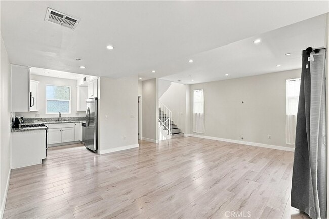 Photo - 15340 Lassen St