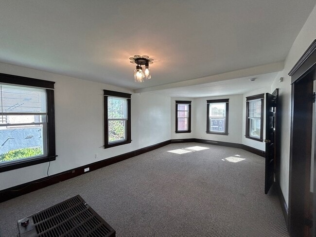 Building Photo - 31 Chrome St Unit 3