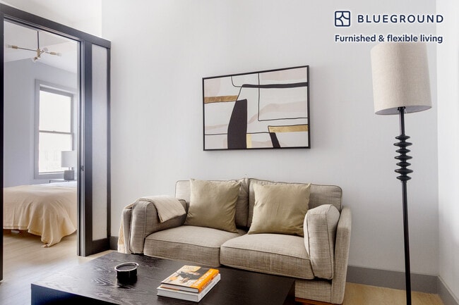 Building Photo - 161 W 54th St Unit FL8-ID1997