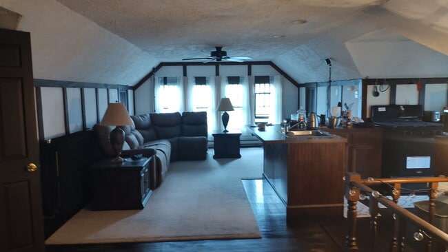 Photo - 1537 S Water St