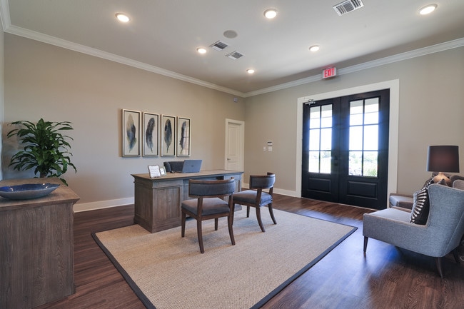 Leasing affice - Midtown Apartments