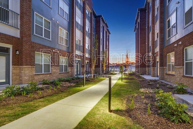 Photo - River House Apartments