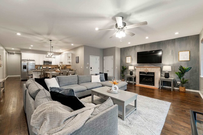 Building Photo - 1909 S Michigan Ave Unit ID1244939P