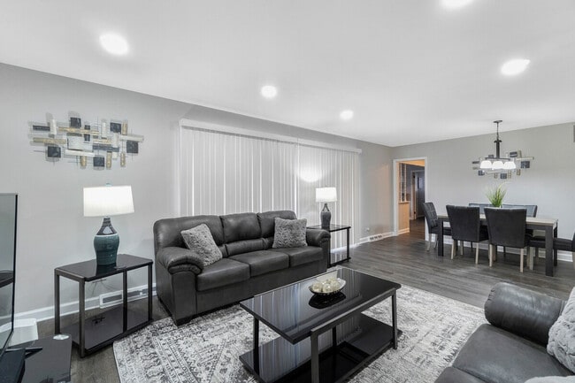 Building Photo - 701 E Higgins Rd Unit ID1301334P