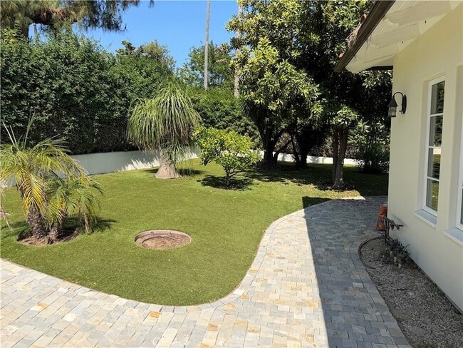 Photo - 305 W Kenneth Rd