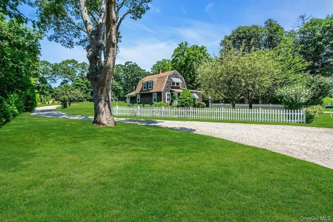 Building Photo - 107 Sebonac Rd