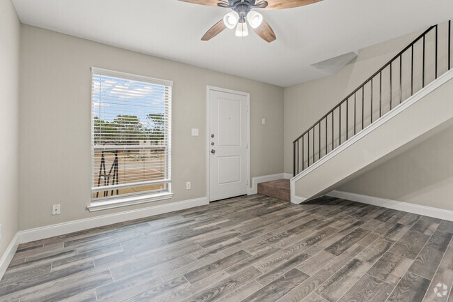 1BR, 1BA - 640SF - Living Room - The Mirage