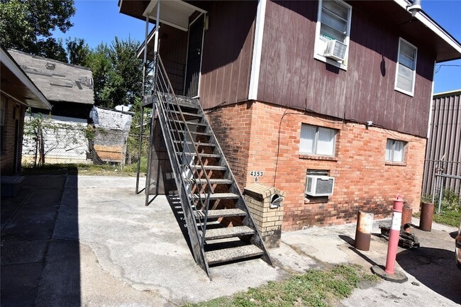 Building Photo - 4353 Brinkley St Unit 5