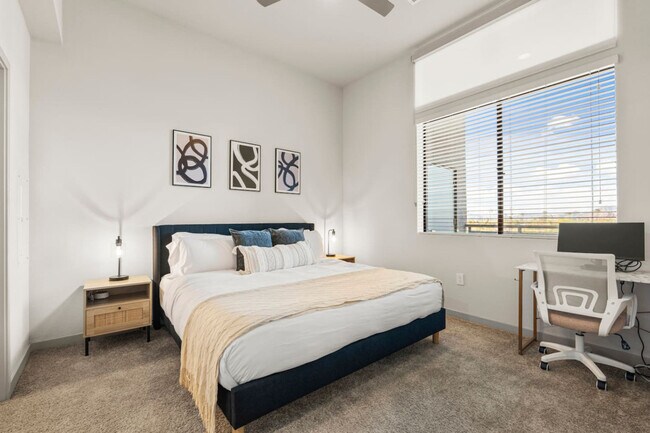 Photo - 711 W Broadway Rd Unit SI ID1366975P