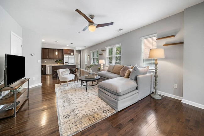 Building Photo - 2201 Reading Rd Unit ID1056114P