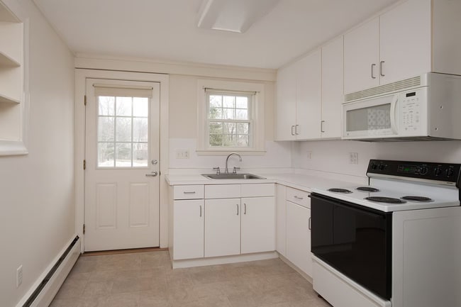 Photo - 142 Belknap St