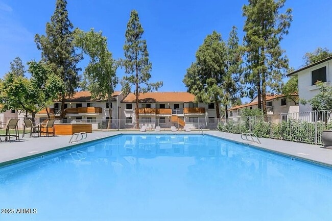 Building Photo - 4620 W McDowell Rd Unit 2-2