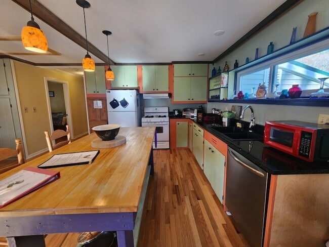 Photo - 832 W Fulton Rd