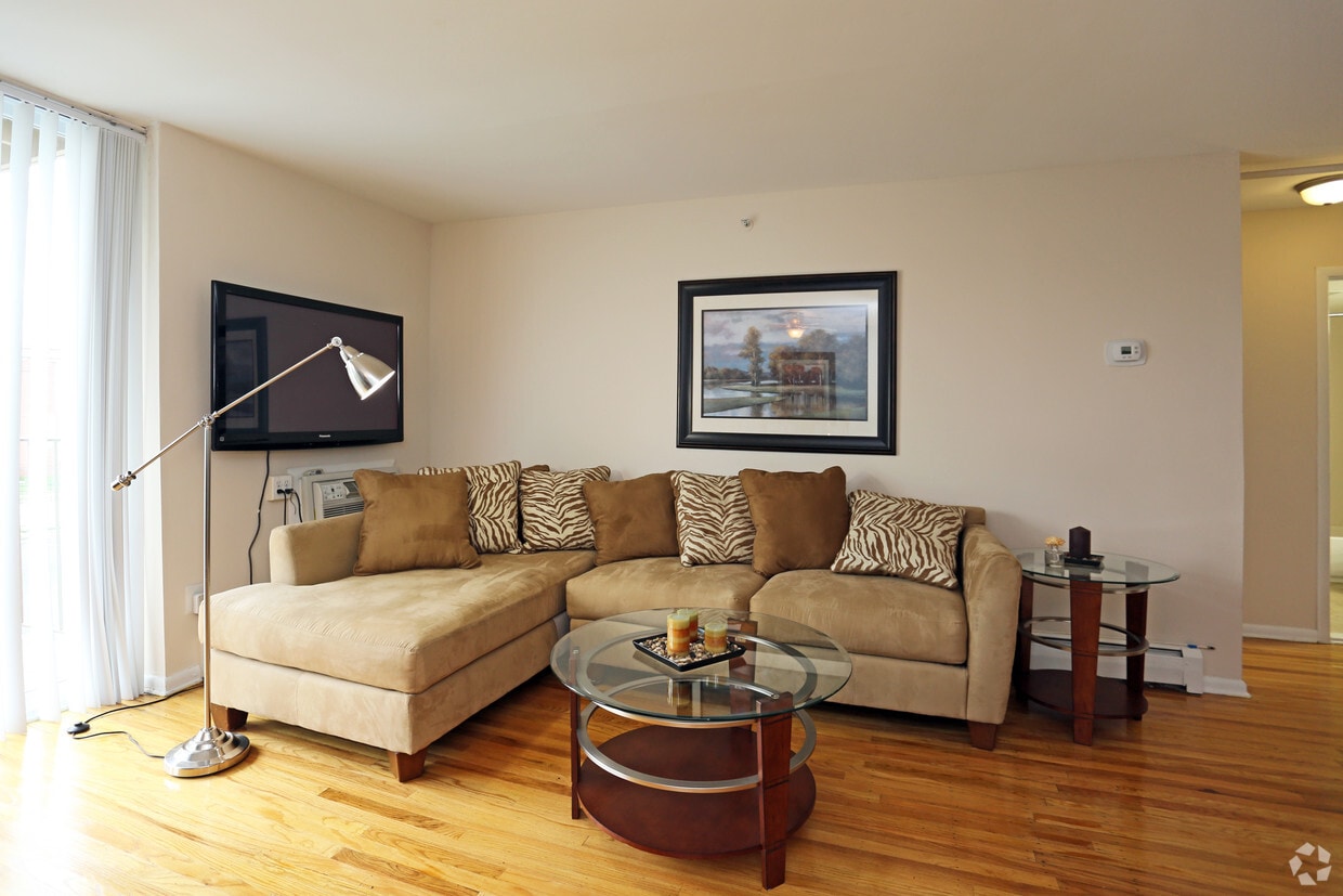 Floor Plan - 1 Bedroom w/ Balcony