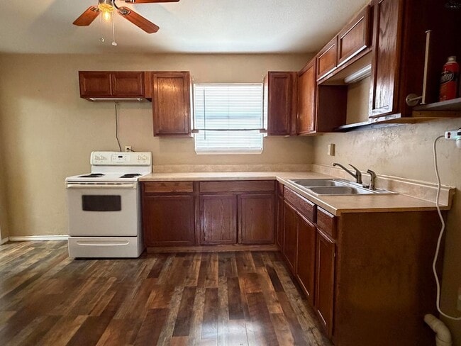 Photo - 115 E Garden Dr