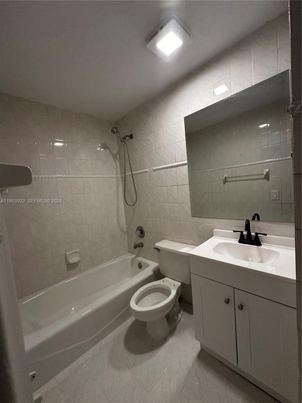 Photo - 350 W 34th St