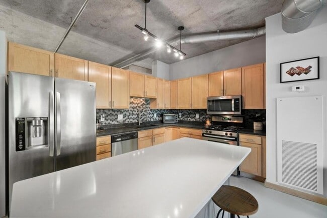 Photo - 720 N 4th St