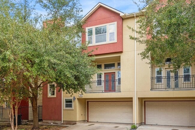 Photo - 1033 W 23rd St