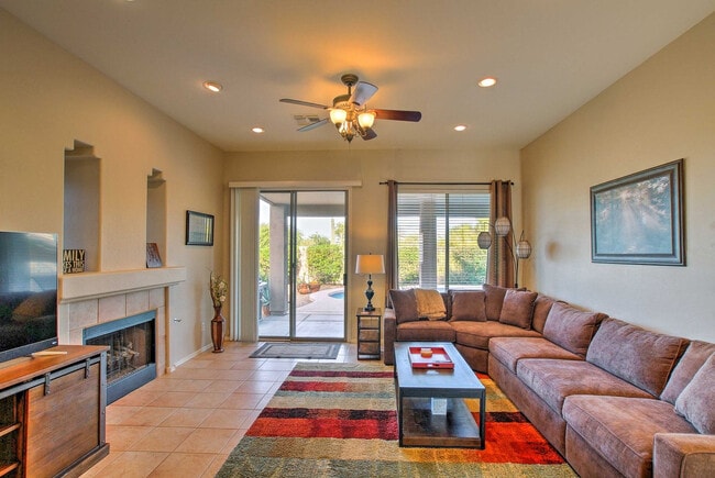 Building Photo - 10342 E Tierra Buena Ln Unit SI ID1545663P