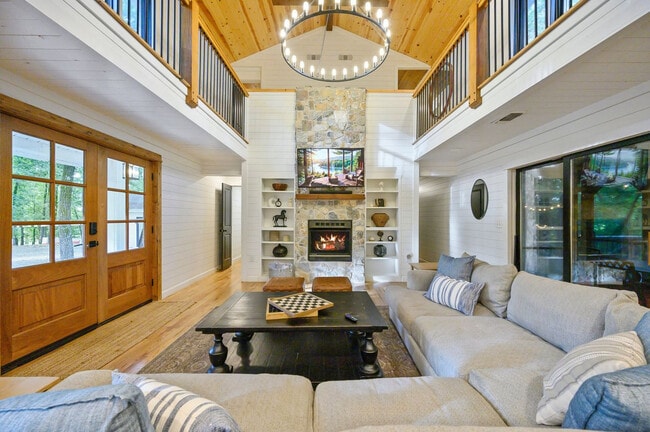 Building Photo - 47 White Pne Rd Unit SI ID1466131P